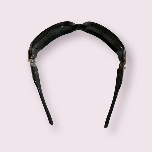 Gucci Black wrap around with Silver Sides Sunglasses - Picture 4 of 6